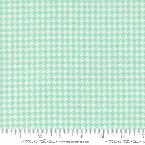 Moda Delightfully Yours 37702 17 Aqua Houndstooth By The Yard