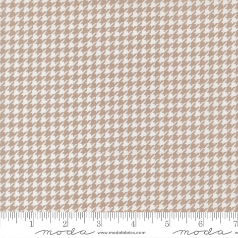 Moda Delightfully Yours 37702 20 Stone Houndstooth By The Yard