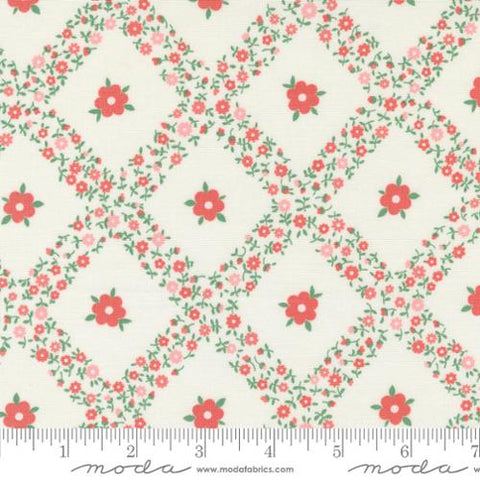 Moda - Rosemary Cottage 55311 11 Cream Strawberry By The Yard