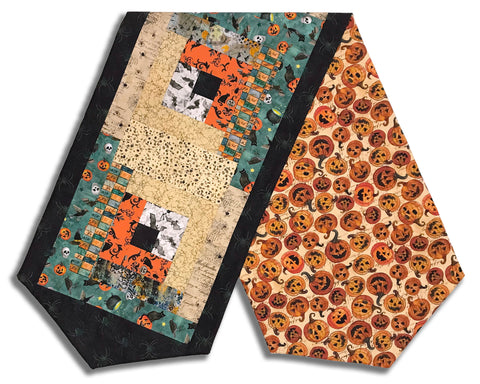 Clothworks Pre-Cut Log Cabin Table Runner Kit - Emerald Hollow - Green