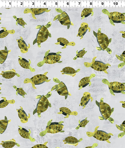 Clothworks Summer Splash – digital y4101 116 Schildkröten, nebelgrau, Meterware